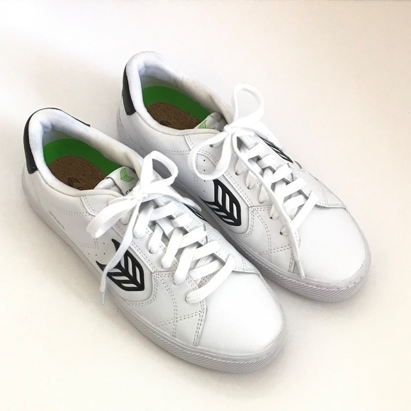 Cariuma White and Black Sneakers - Picture 2 of 16